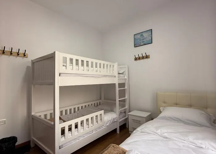 Kevin Hostel Tiran