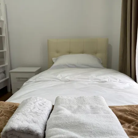 Kevin Hostel Τίρανα
