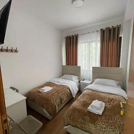 Хостел Kevin Тирана