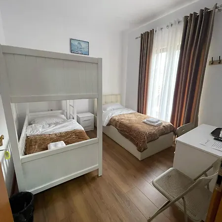 Kevin Hostel Τίρανα
